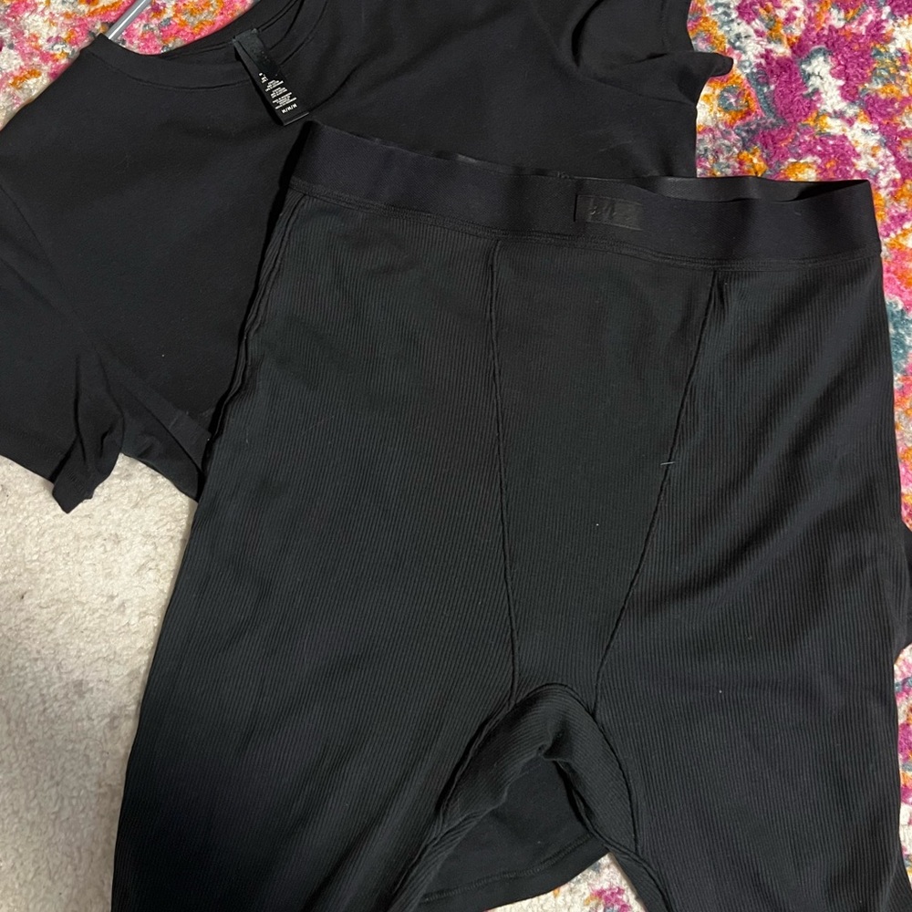 Skims cotton jersey t shirt and leggings set